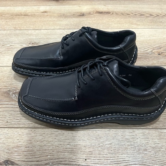 New in box Steve Madden Menlow black loafers with detailed white stitching, 9.5. - Picture 11 of 16